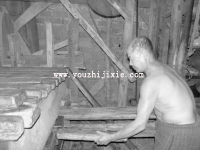 漸行漸遠的木榨油作坊 終究將被現(xiàn)代工業(yè)榨油技術替代(圖1) 漸行漸遠的木榨油作坊 終究將被現(xiàn)代工業(yè)榨油技術替代(圖1)